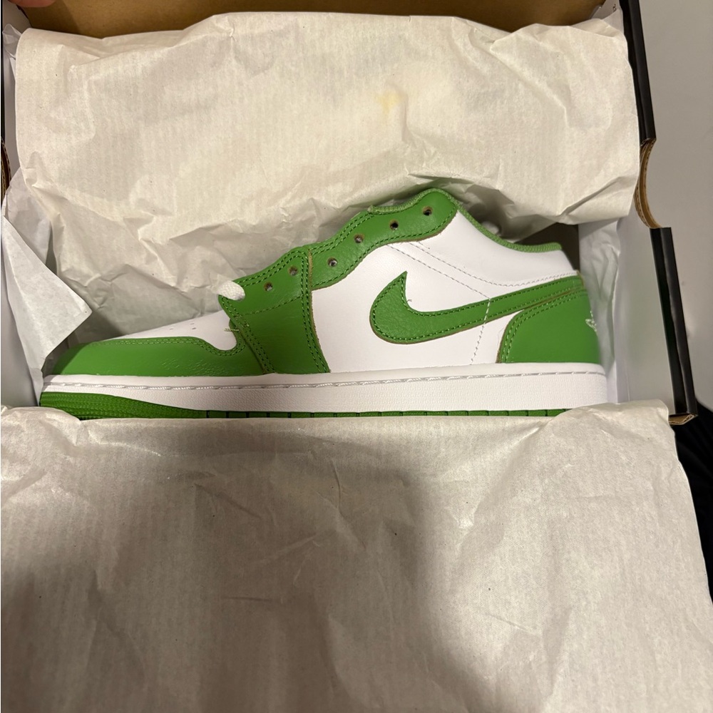 Jordan Mid